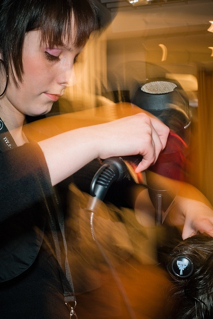 how-to-find-a-good-hair-salon-when-traveling-abroad-7-travel-tips