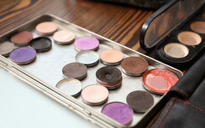How to Make a Travel-Size DIY Makeup Palette