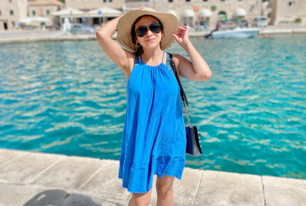 The Best Dresses for Hot Weather Travel: Stay Cool in Style